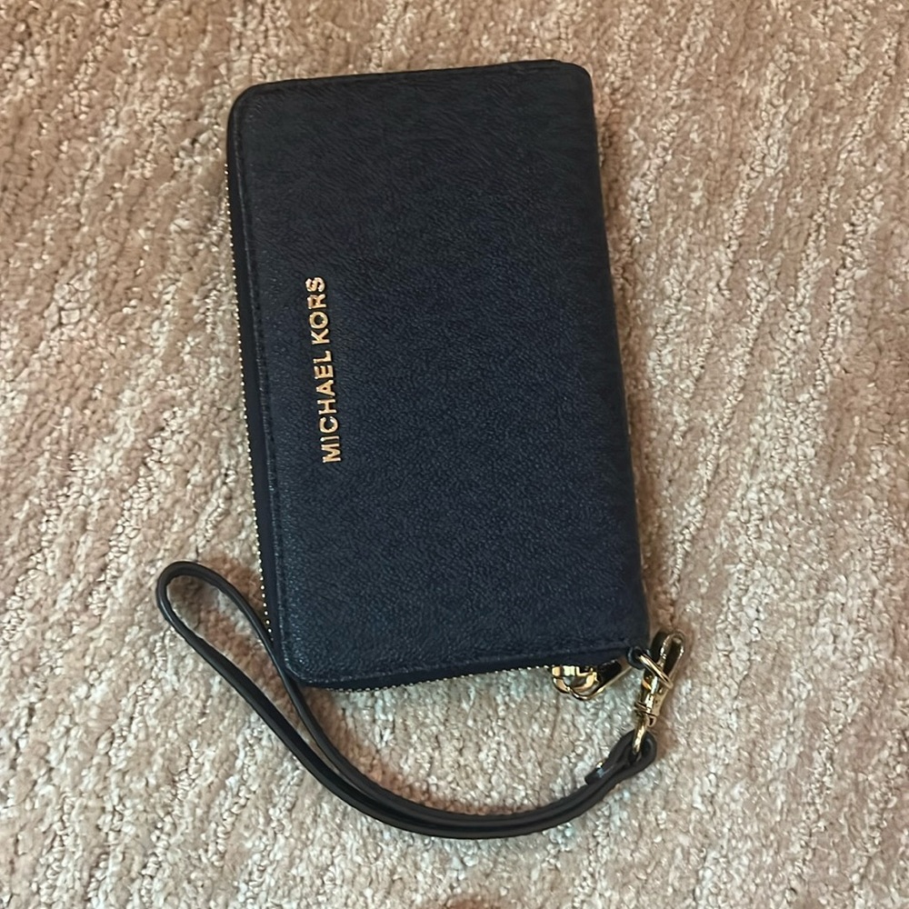 Michael Kors Zip around wallet